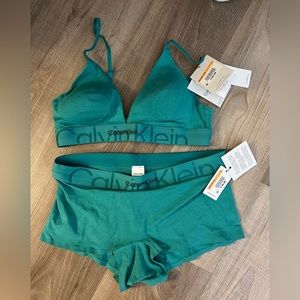 Calvin Klein 2 piece set size SMALL